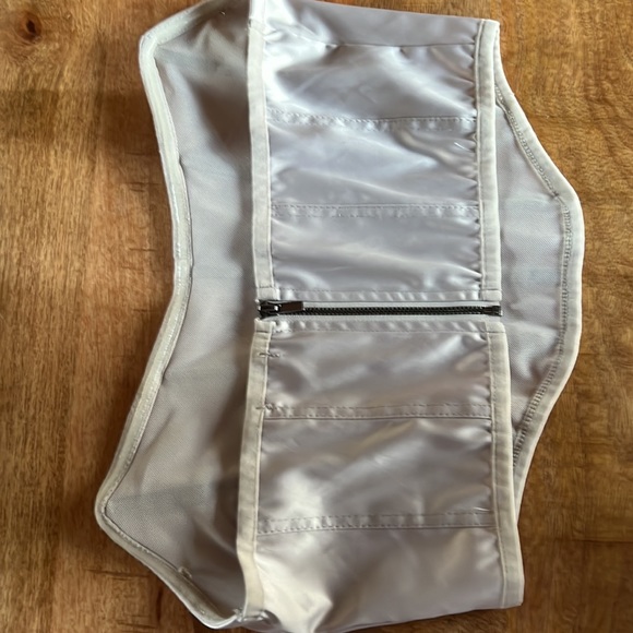 Cropped satin corset in size Medium from ⭐️ GARAGE ⭐️ - Picture 5 of 14